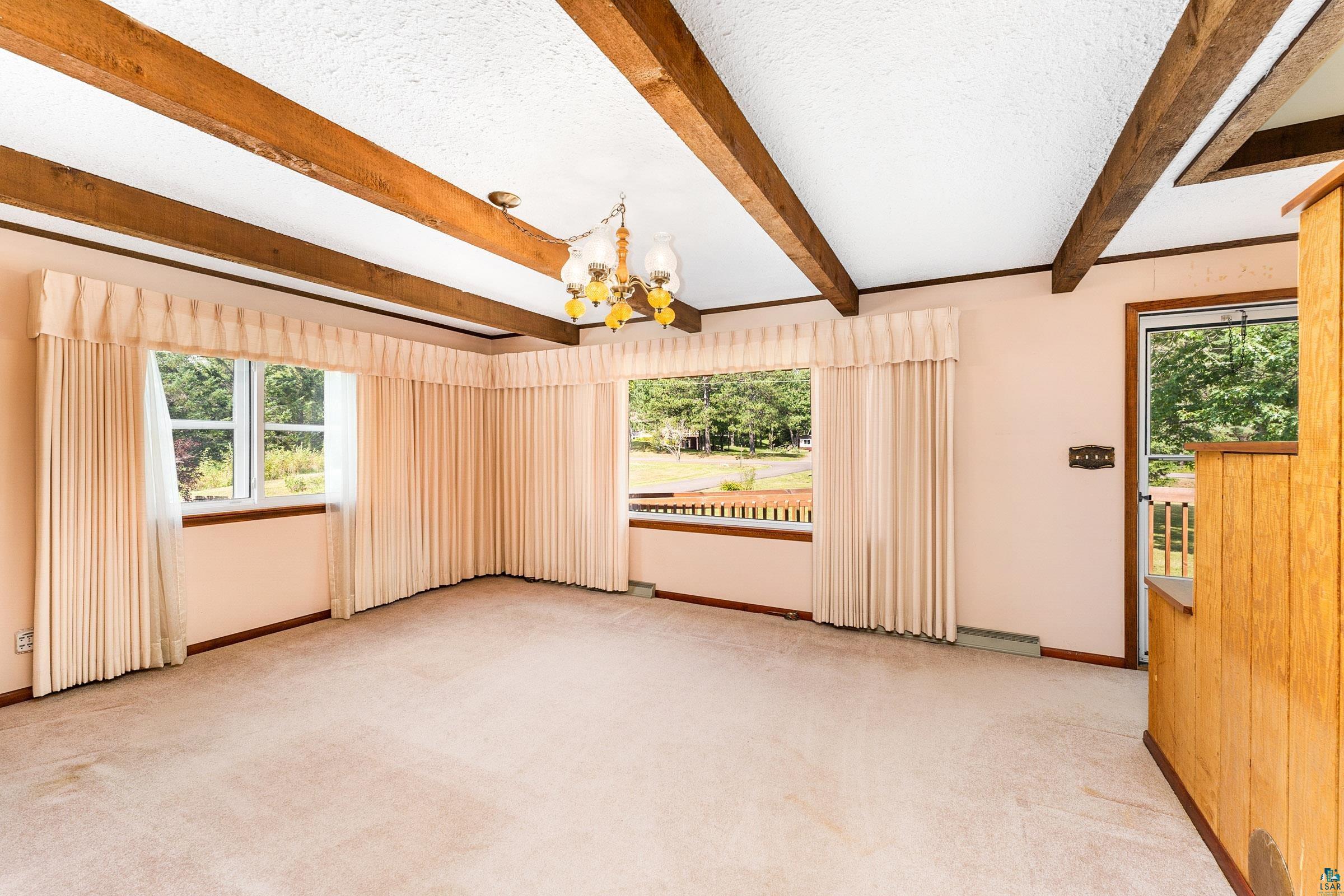 5426 Samuelson Road Duluth, MN 55811 - Photo 5 of 41 Living Room