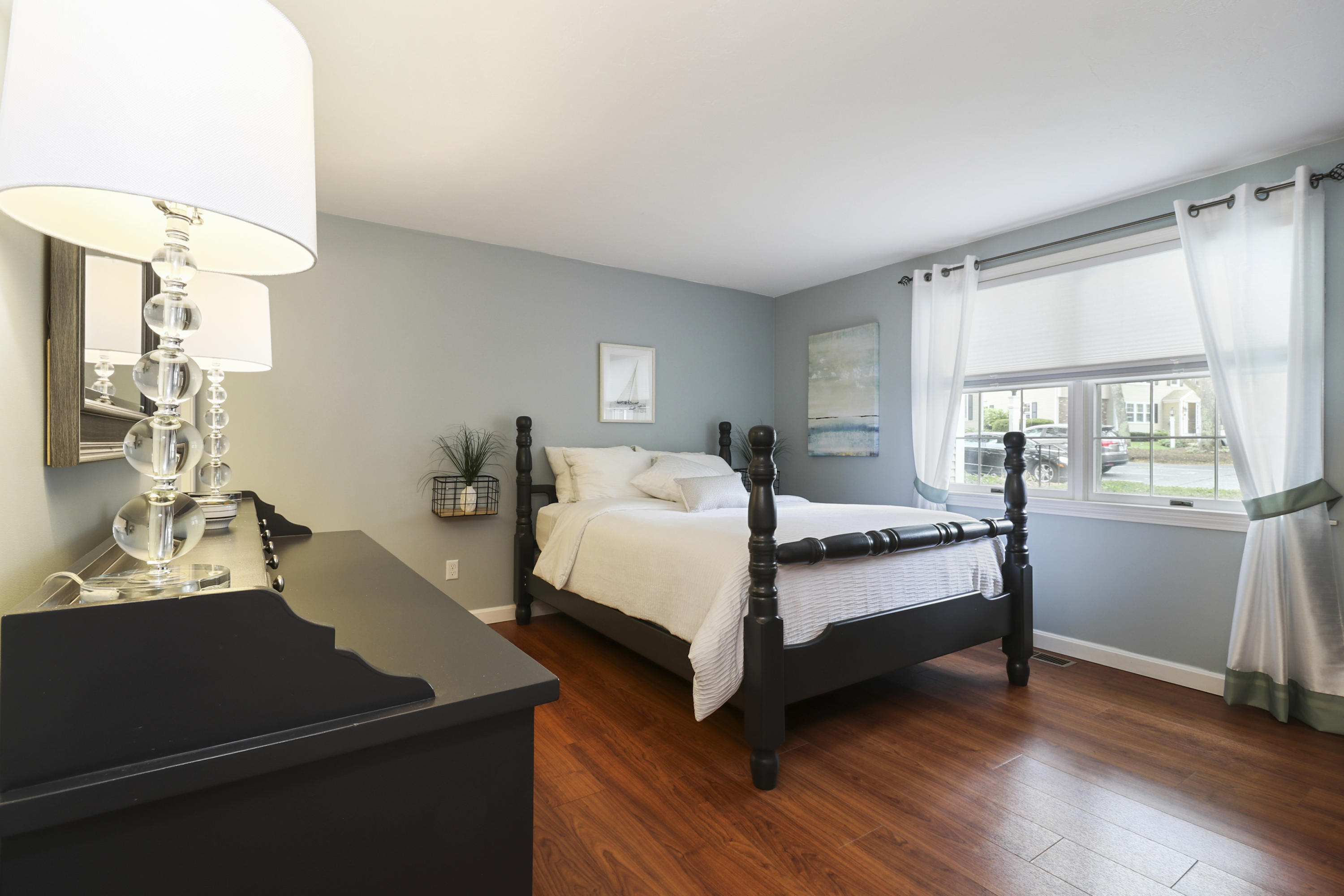 727 Main Street, Unit E1 Osterville, MA 02655 - Photo 13 of 20 a bedroom with a bed and a table