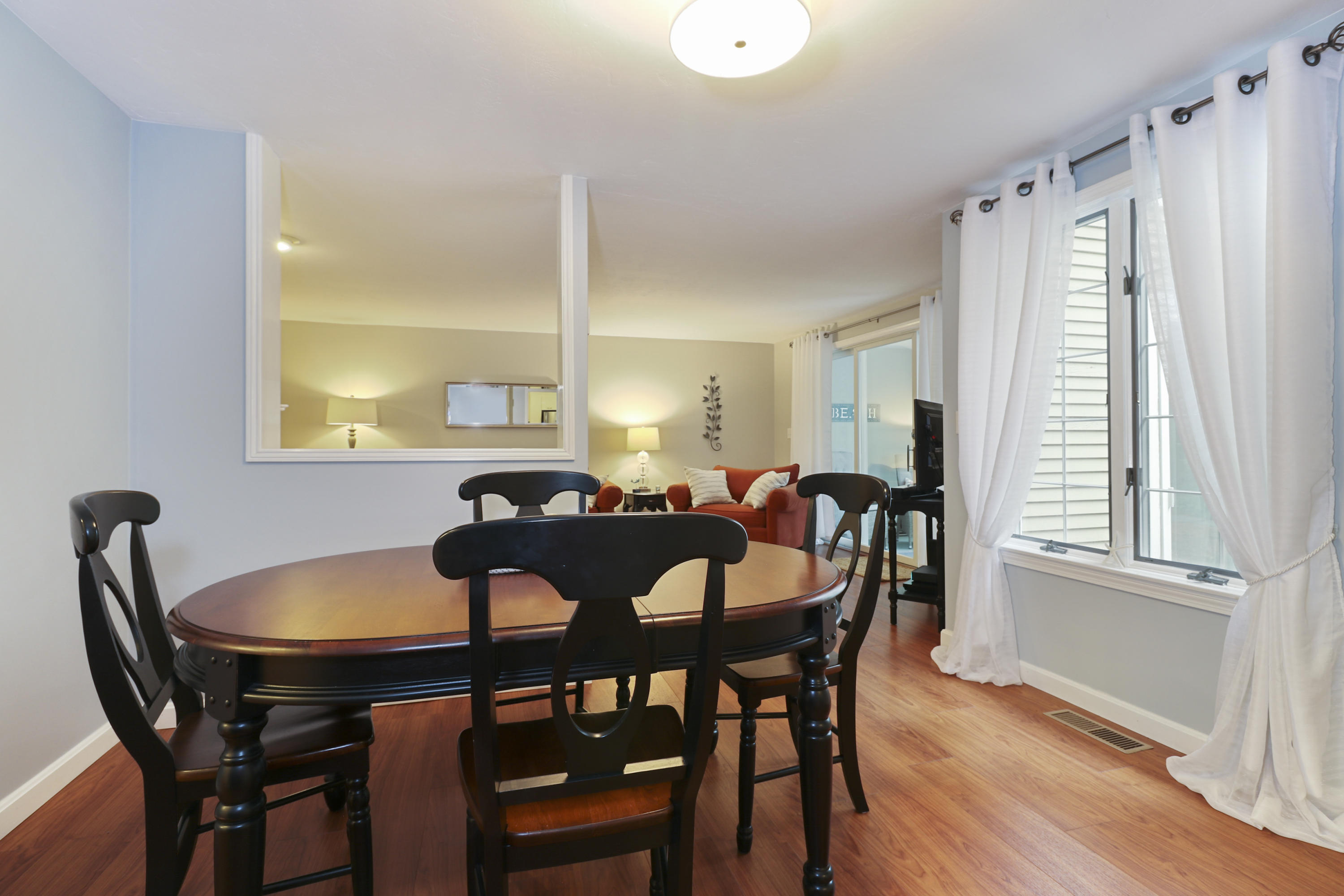 727 Main Street, Unit E1 Osterville, MA 02655 - Photo 7 of 20 a dining room with furniture and window