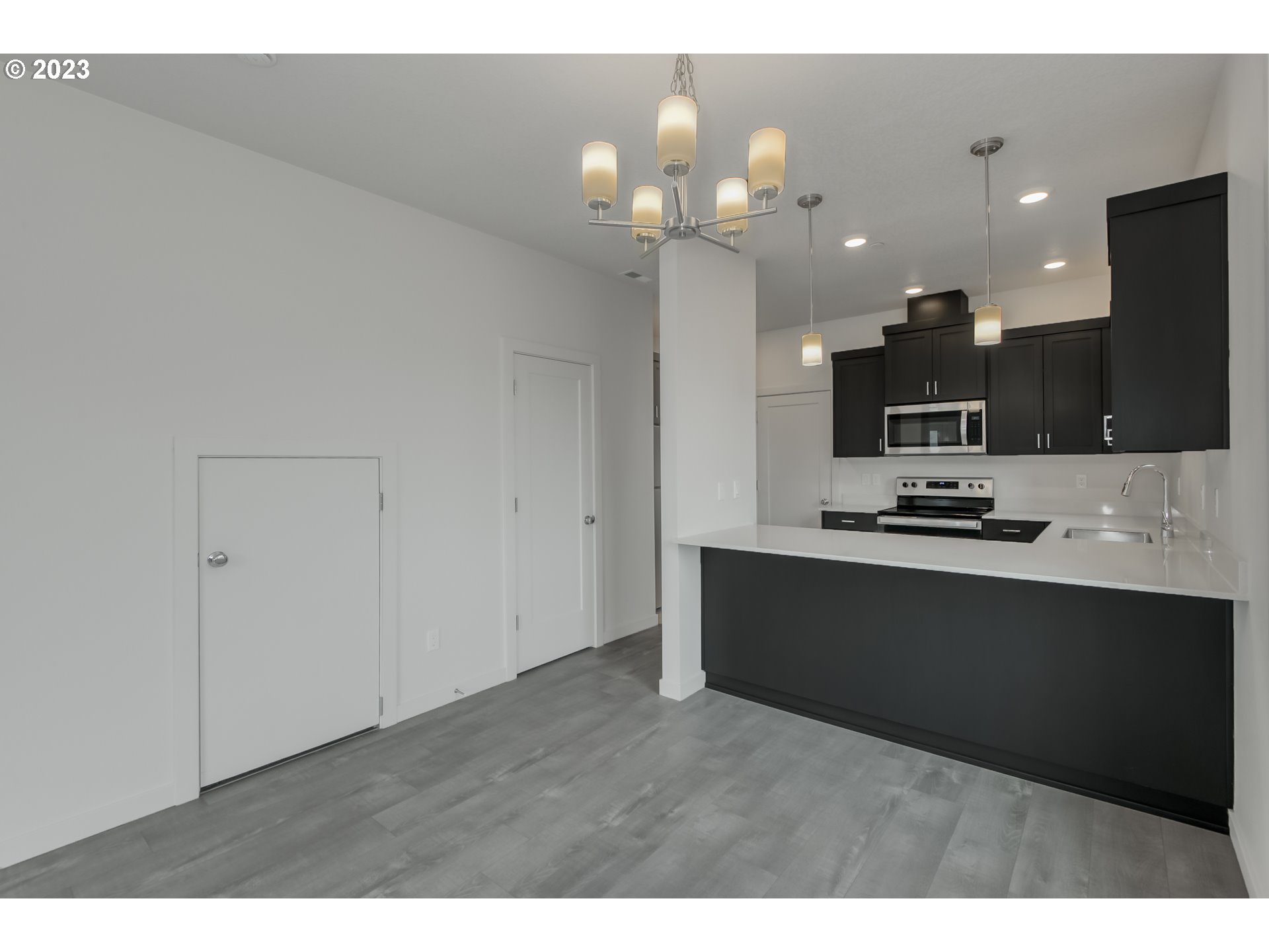 2085 Strong Road Southeast Salem, OR 97302 - Photo 3 of 16 Gallery Image 3
