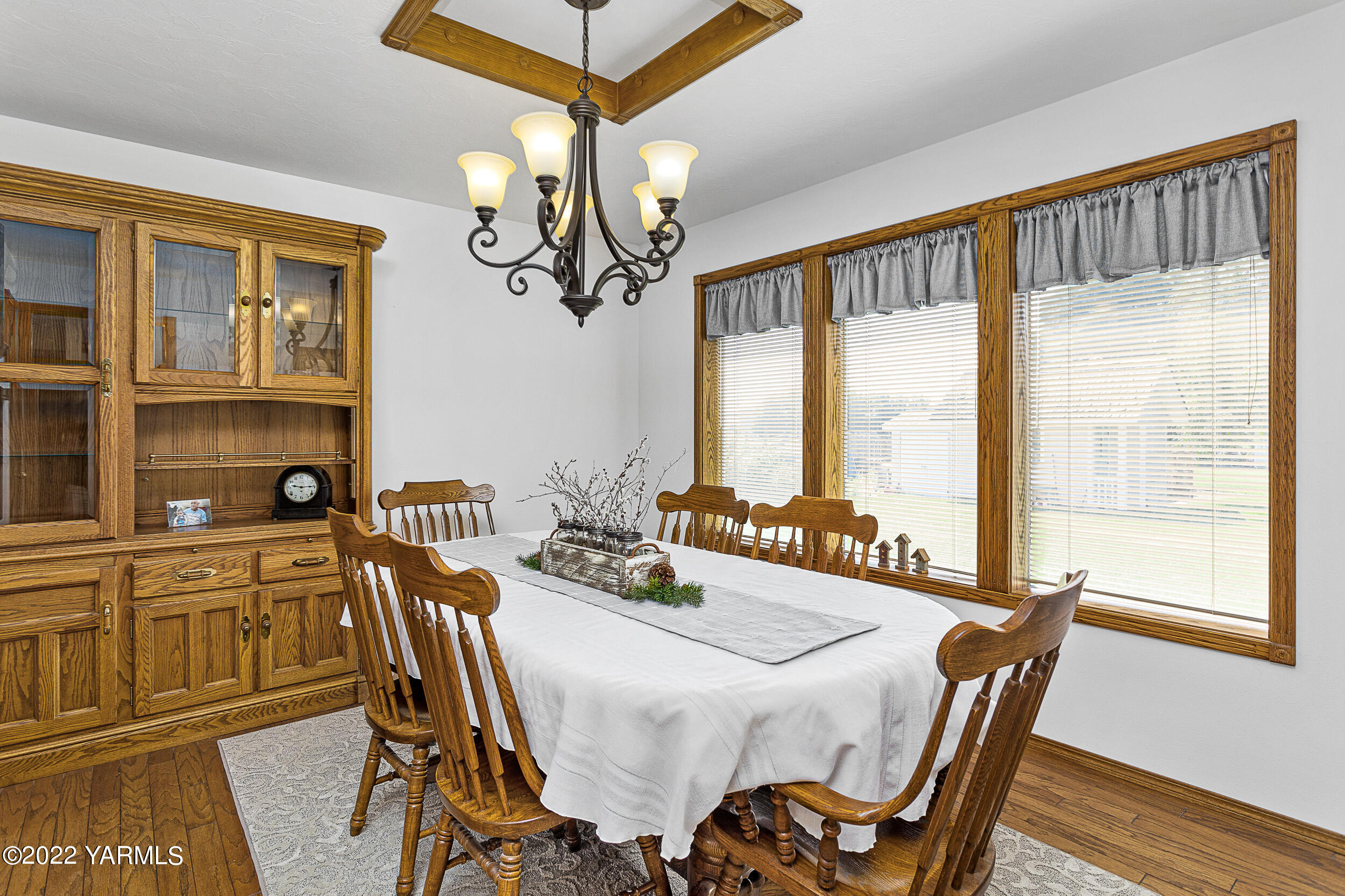 1991 Sheller Road Sunnyside, WA 98944 - Photo 12 of 33 Dinner Reservations Accepted