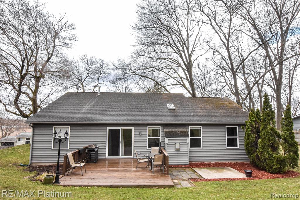 4067 England Beach Road White Lake, MI 48383 - Photo 6 of 37 Gallery Image 6