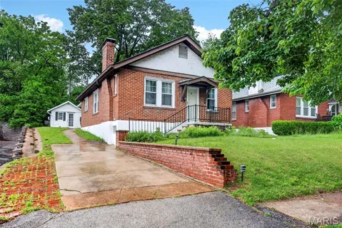 $259,900 | 2655 Louis Avenue, St. Louis, MO 63144