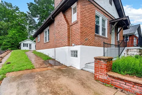 $259,900 | 2655 Louis Avenue, St. Louis, MO 63144