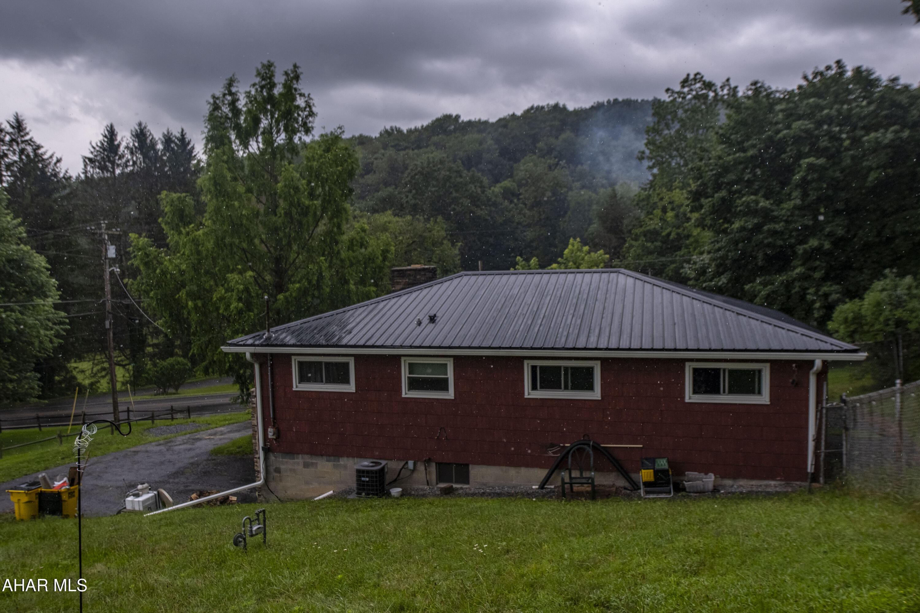 315 Munster Road Portage, PA 15946 - Photo 4 of 36