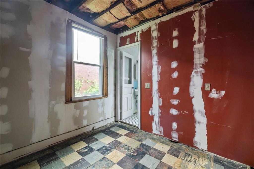 1841 Locust Street Pittsburgh, PA 15219 - Photo 25 of 35 Gallery Image 25
