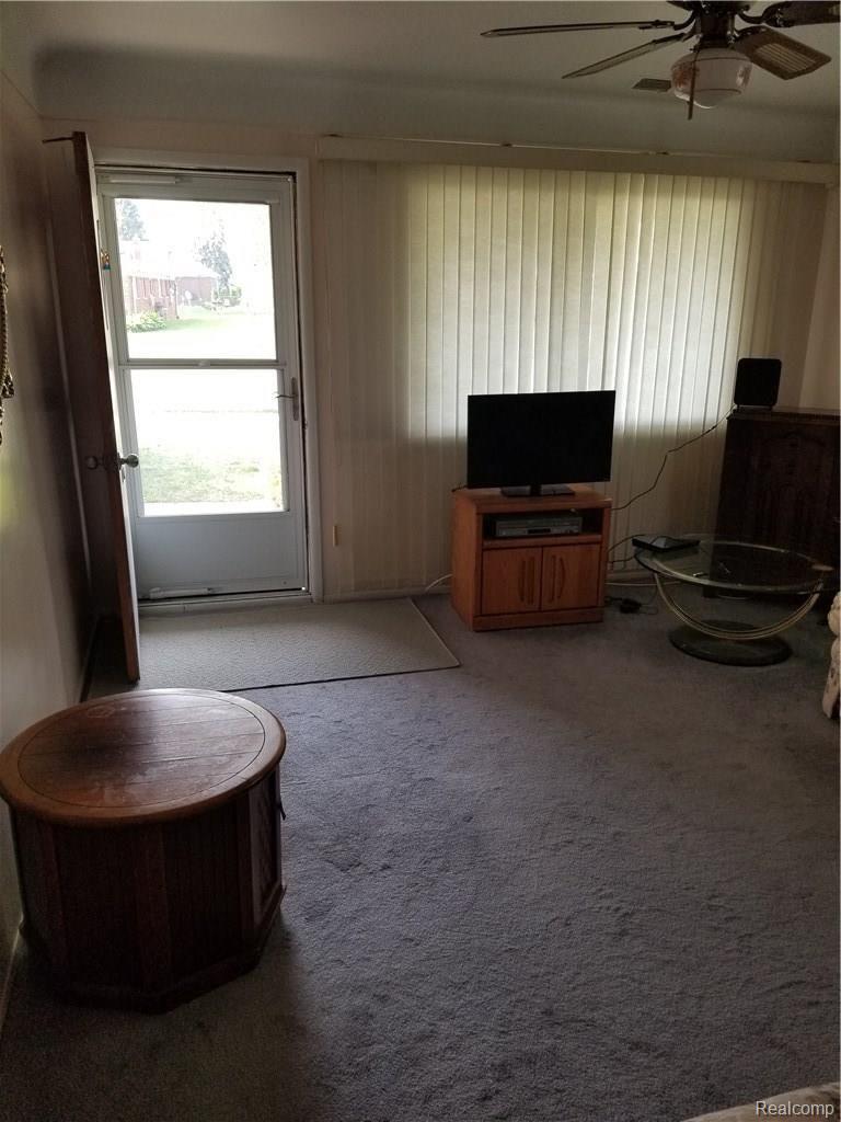 720 Goddard Road Wyandotte, MI 48192 - Photo 4 of 22 20180810_085130.jpg