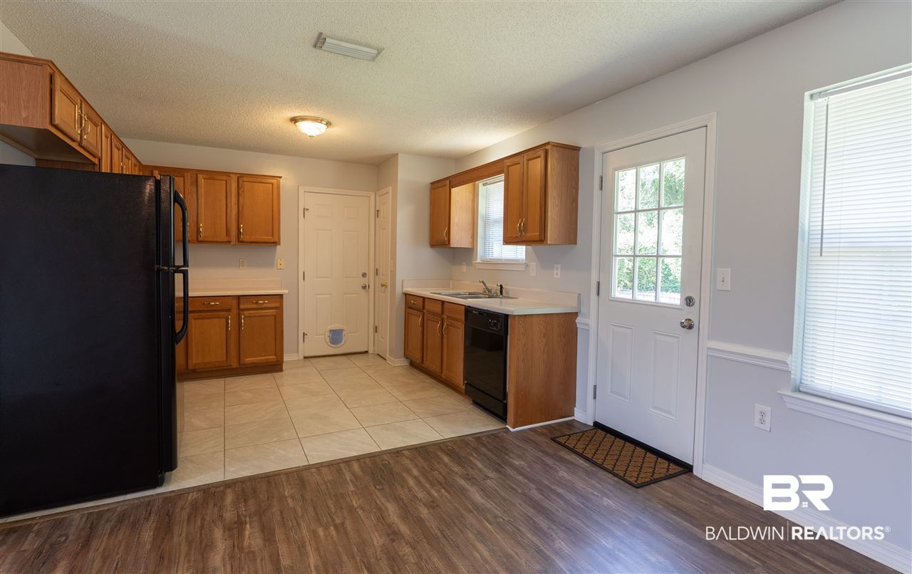 13085 Pointer Drive West Foley, AL 36535 - Photo 6 of 20 Kitchen/Dining