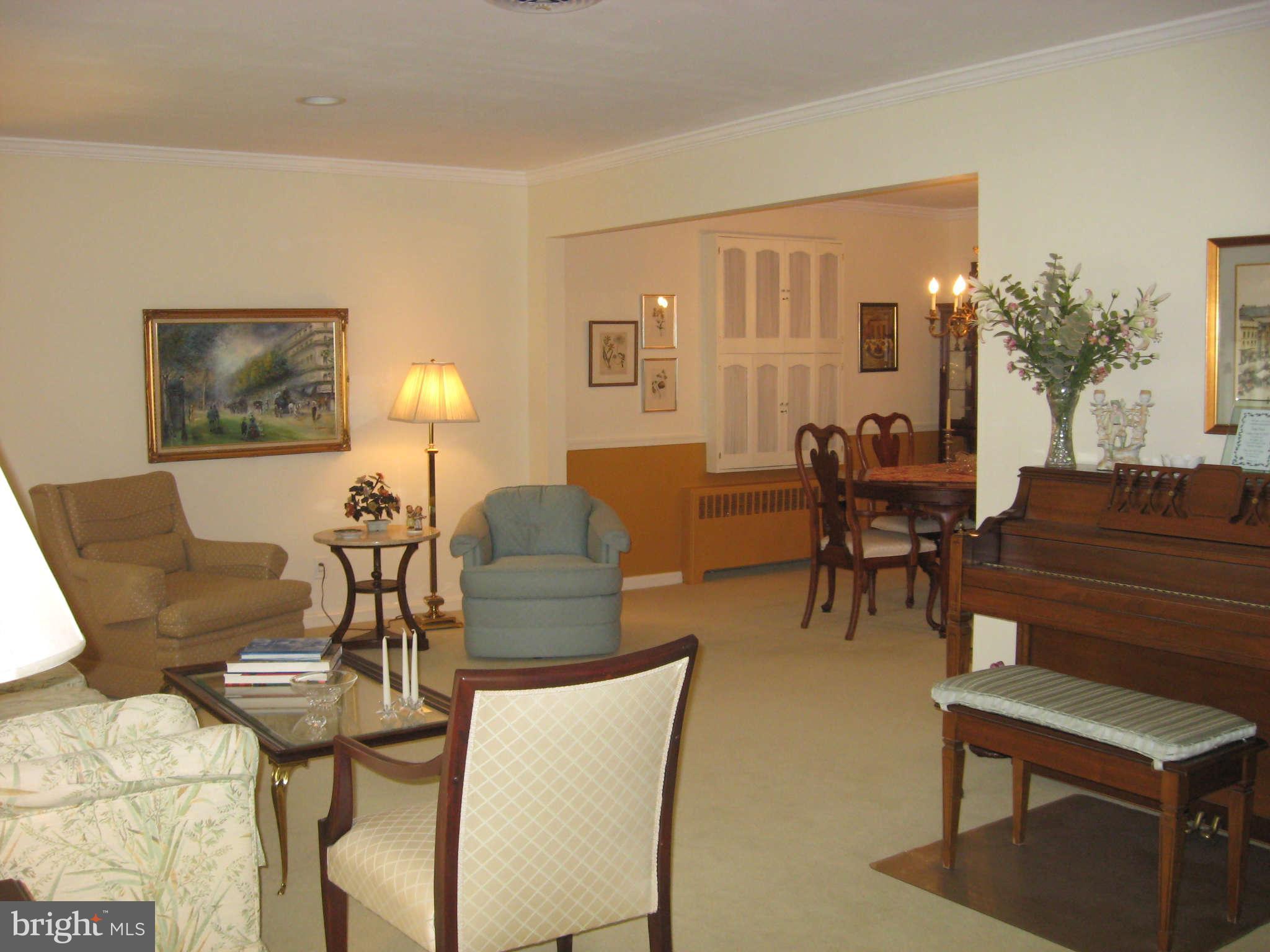 2302 Hanway Road Baltimore, MD 21209 - Photo 9 of 18 Living Room