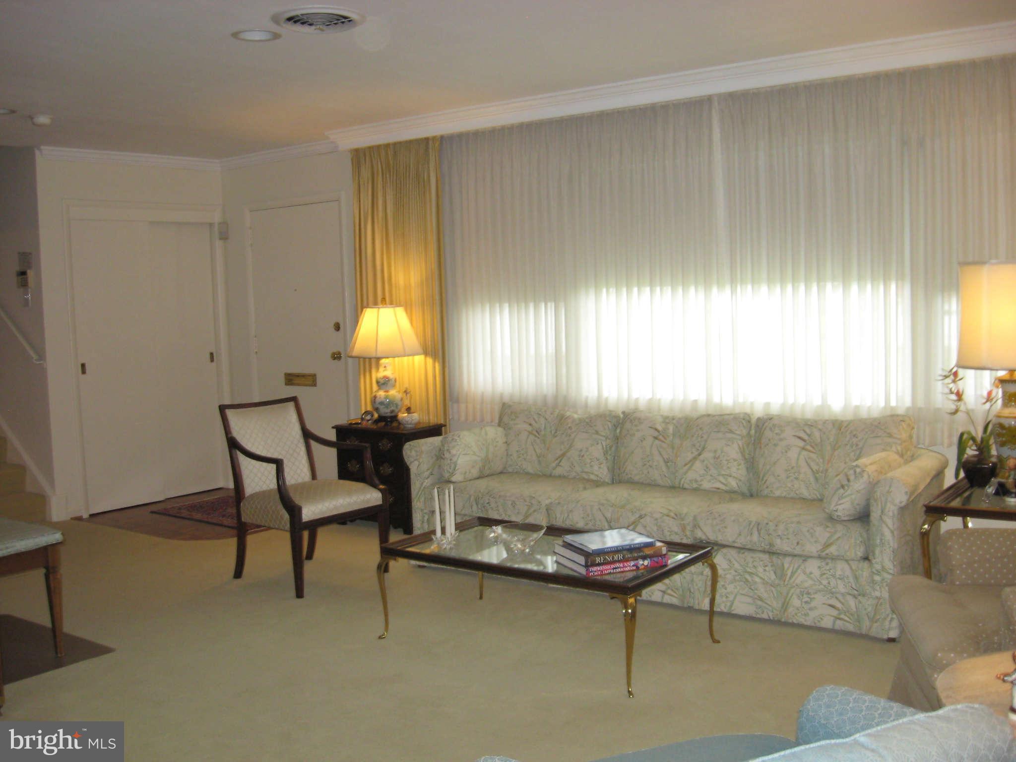 2302 Hanway Road Baltimore, MD 21209 - Photo 10 of 18 Living Room
