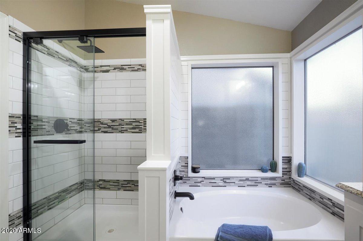 3408 East Clark Road Phoenix, AZ 85050 - Photo 21 of 34 Separate tub and shower