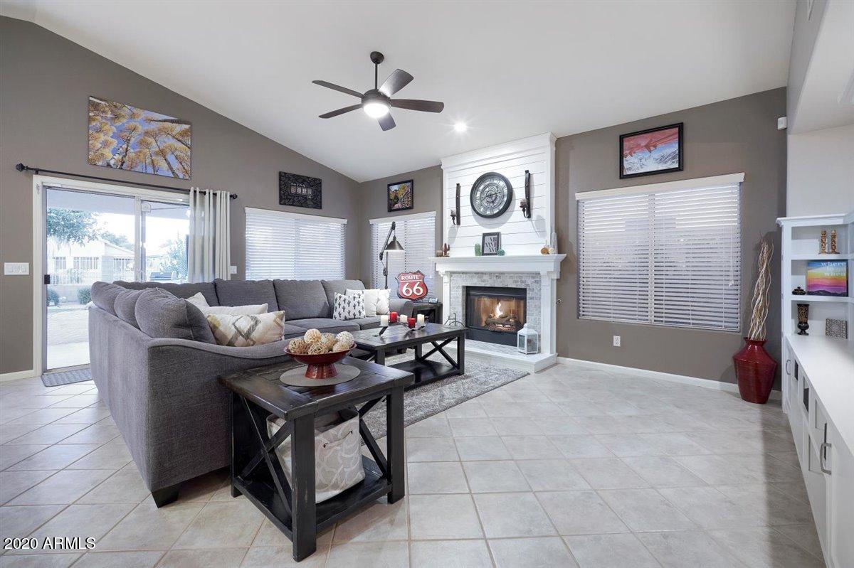 3408 East Clark Road Phoenix, AZ 85050 - Photo 10 of 34 Family room