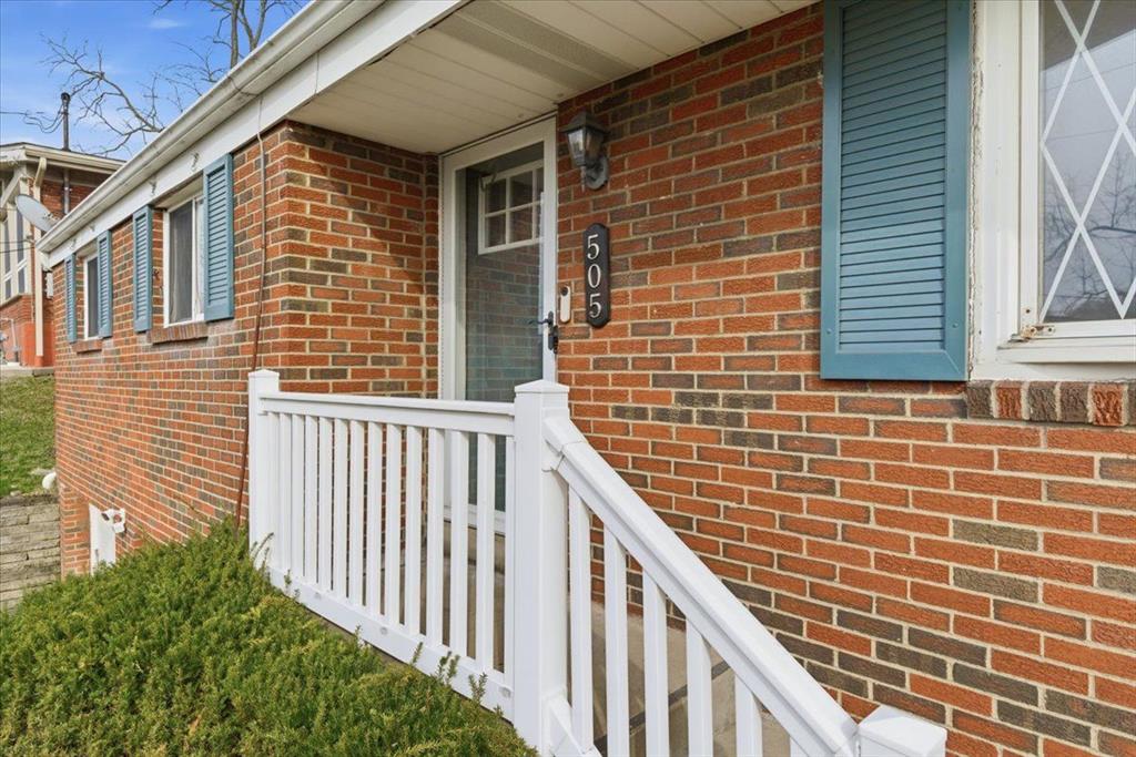 505 Pointview Road Pittsburgh, PA 15227 - Photo 3 of 39