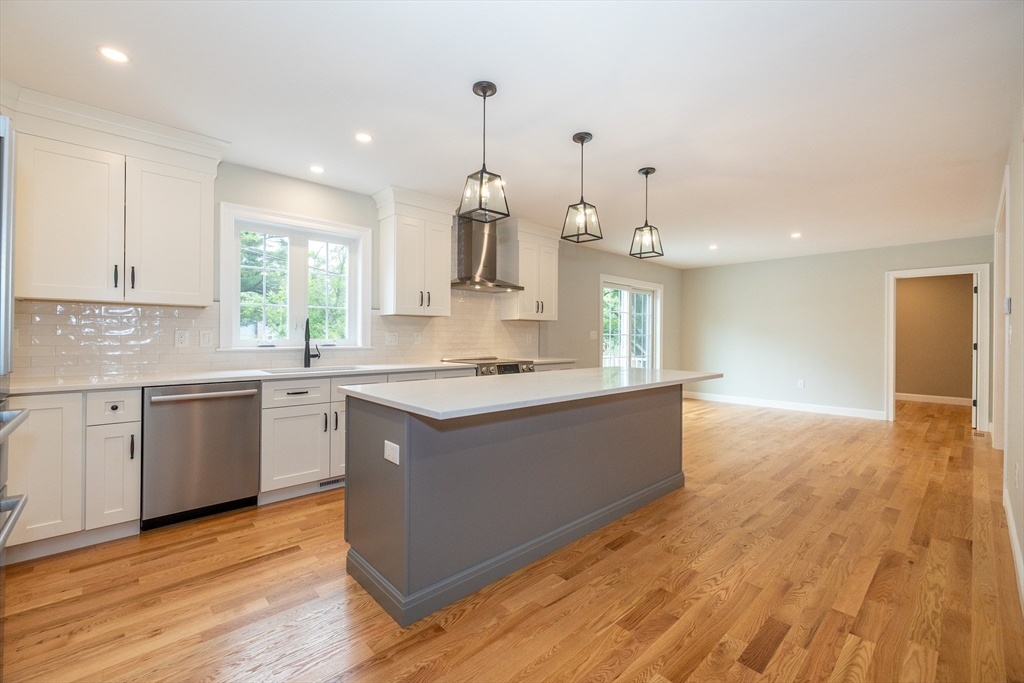 34 Torre Street Reading, MA 01867 - Photo 5 of 40 Gallery Image 5