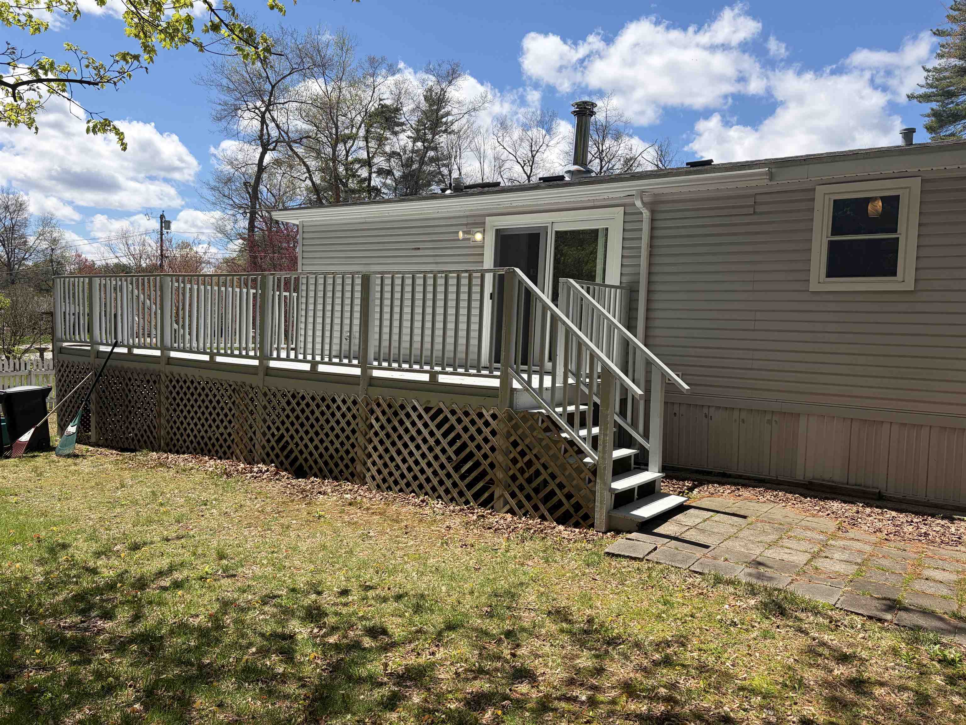 10 Eric Avenue Nashua, NH 03062 - Photo 3 of 21