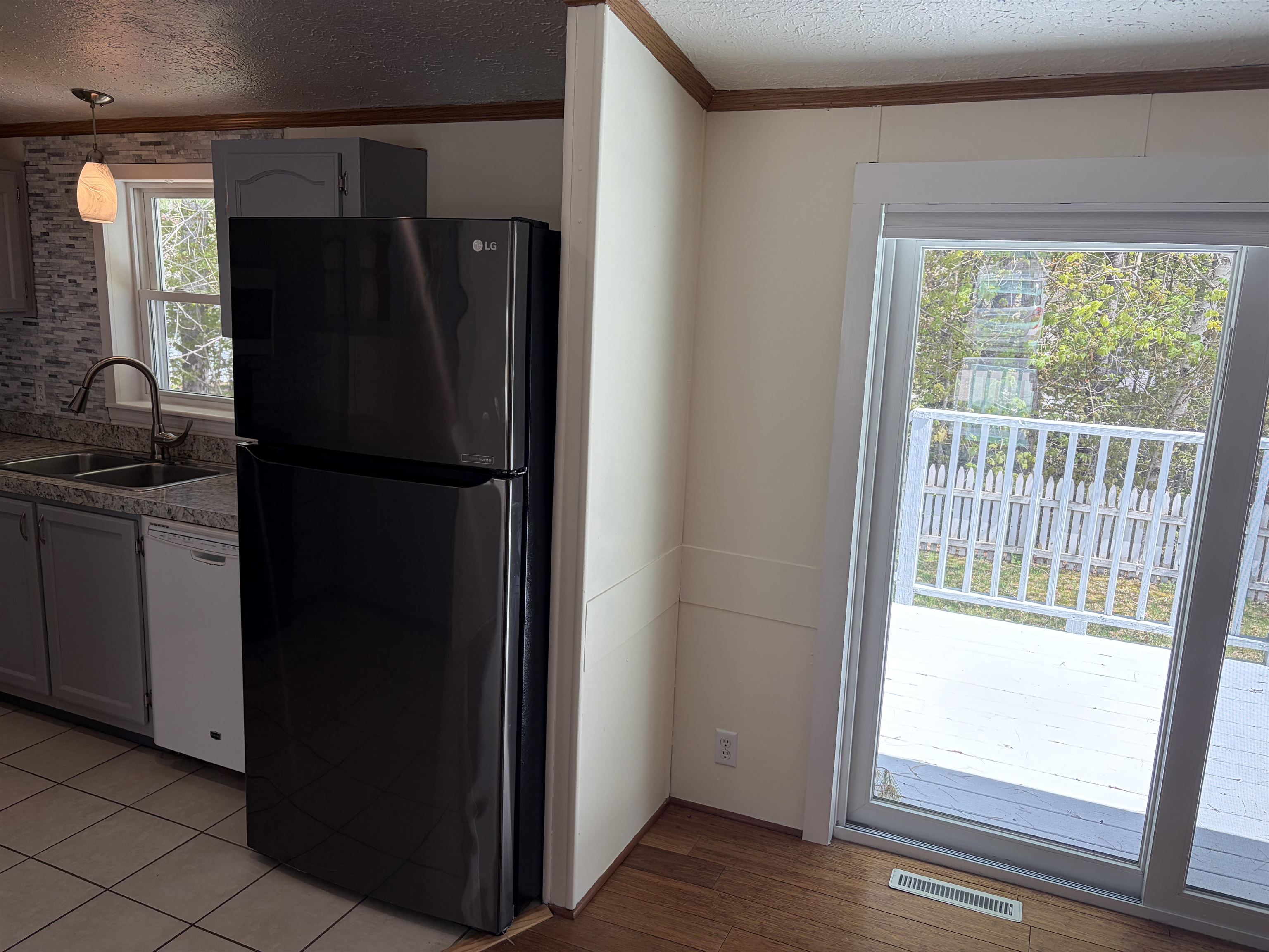10 Eric Avenue Nashua, NH 03062 - Photo 8 of 21