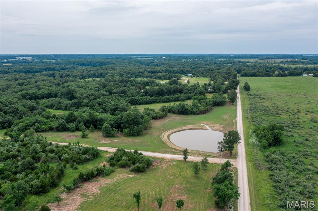8 Halyon Estates Perry, MO 63462 - Photo 2 of 28