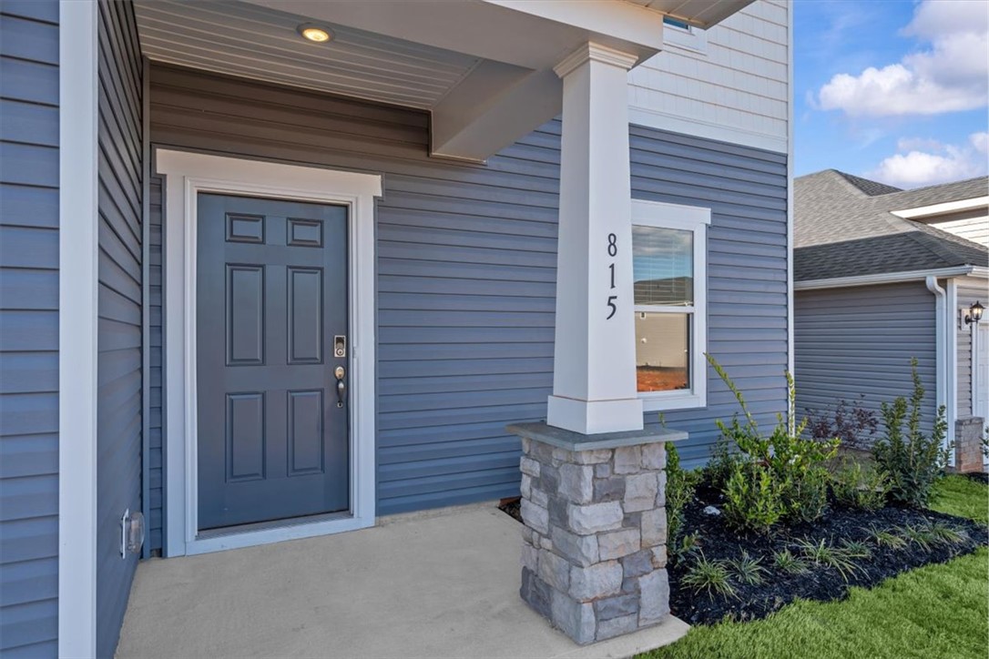 815 Penfold Pointe Wellford, SC 29385 - Photo 2 of 34