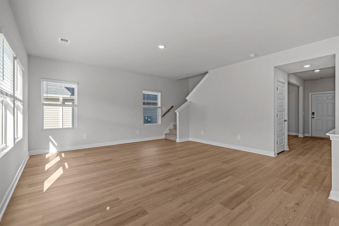 815 Penfold Pointe Wellford, SC 29385 - Photo 7 of 34