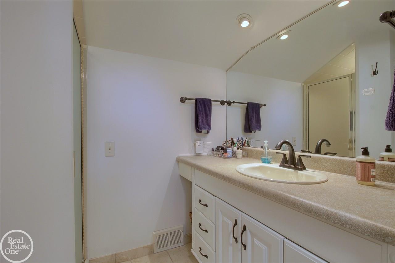 311 Cloverly Road Grosse Pointe, MI 48236 - Photo 22 of 34 31330708-21.JPG