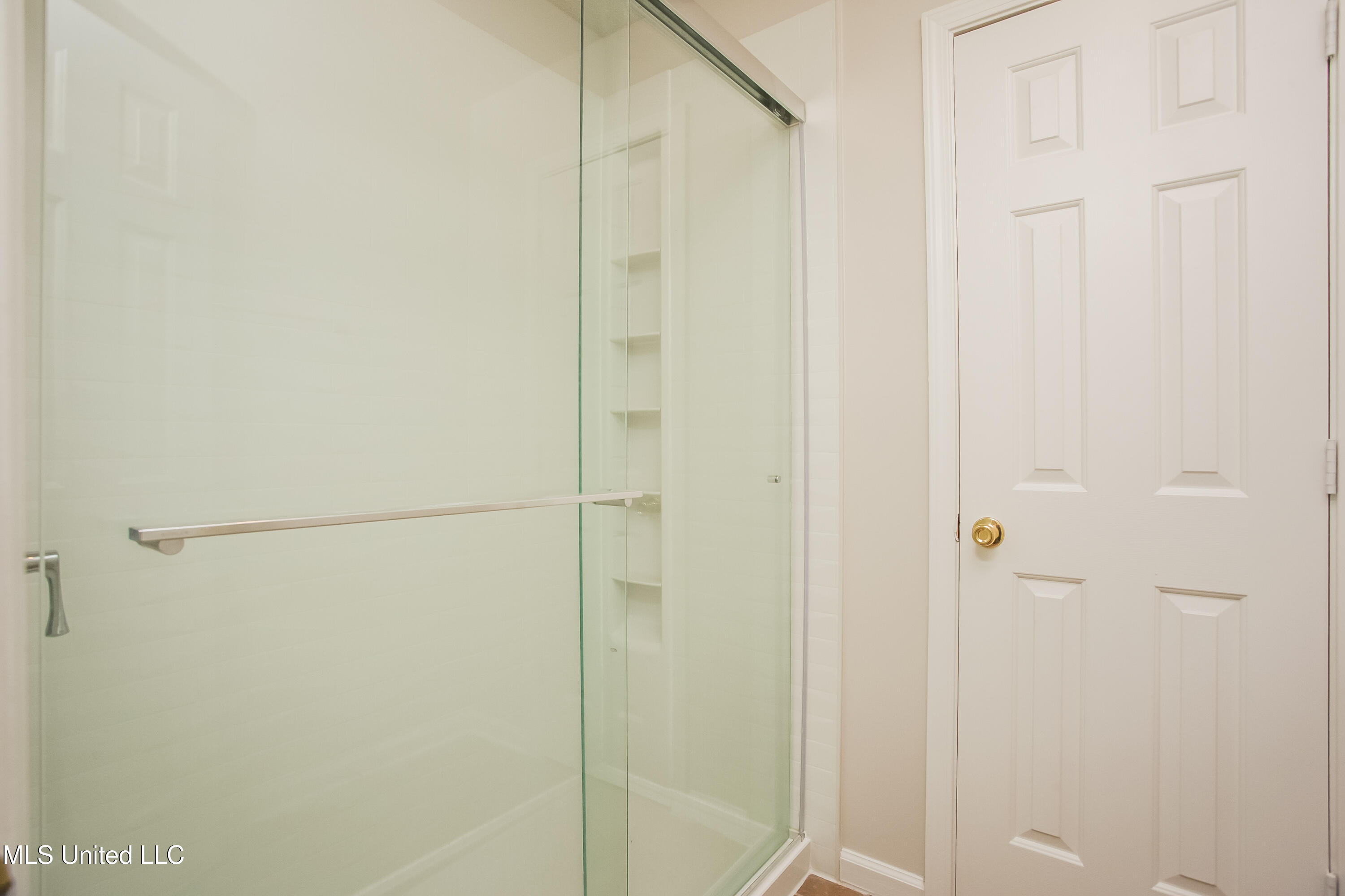 6181 Liberty Estates Drive Walls, MS 38680 - Photo 14 of 15 015-photo-bathroom-14941751