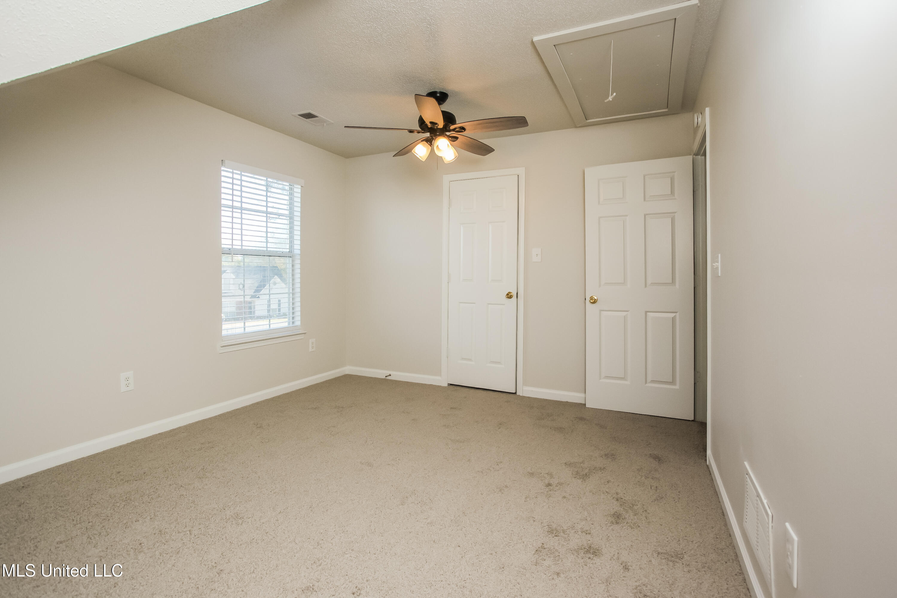 6181 Liberty Estates Drive Walls, MS 38680 - Photo 7 of 15 008-photo-primary-bedroom-14941756