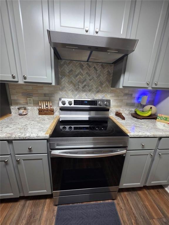 6102 Fairington Ridge Circle Lithonia, GA 30038 - Photo 9 of 22 a stove top oven sitting inside of a kitchen
