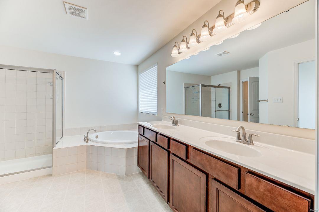443 Maple Rise Path Chesterfield, MO 63005 - Photo 10 of 25 Gallery Image 10
