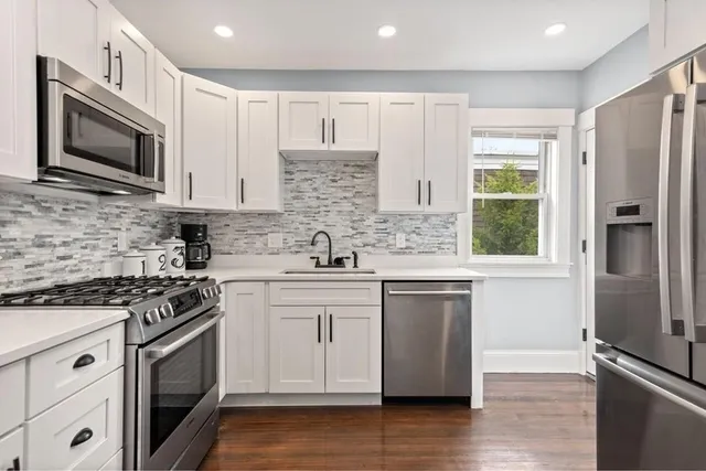 $2,750 | 389 Centre Street, Unit 1, Boston, MA 02122