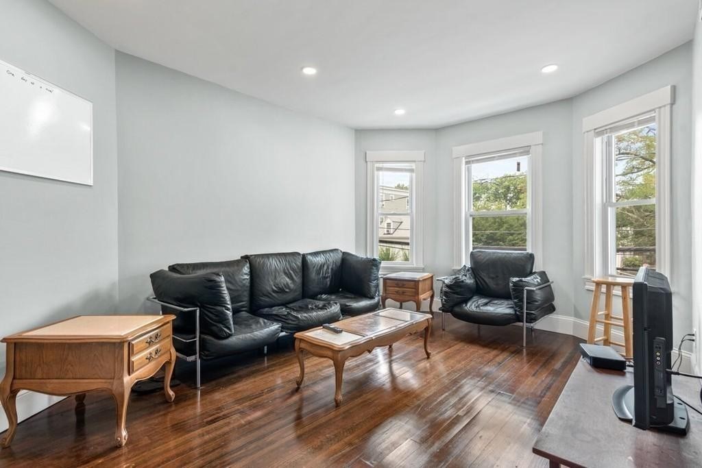 389 Centre Street, Unit 1 Boston, MA 02122 - Photo 2 of 7