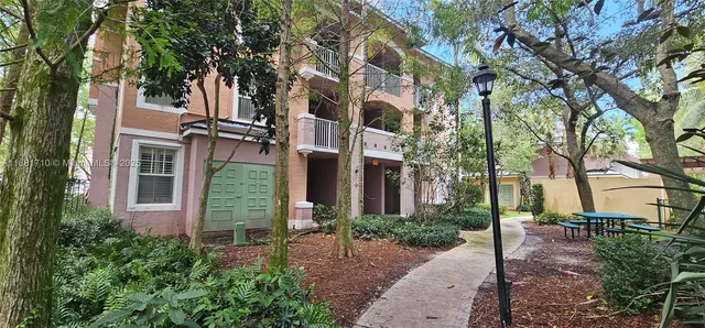 $1,800 | 6692 West Sample Road, Unit 6692, Coral Springs, FL 33067