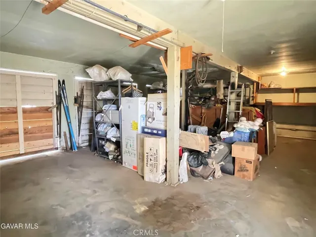 a view of backyard of the house