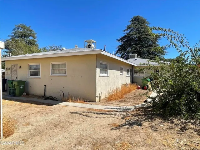 a view of a backyard of the house