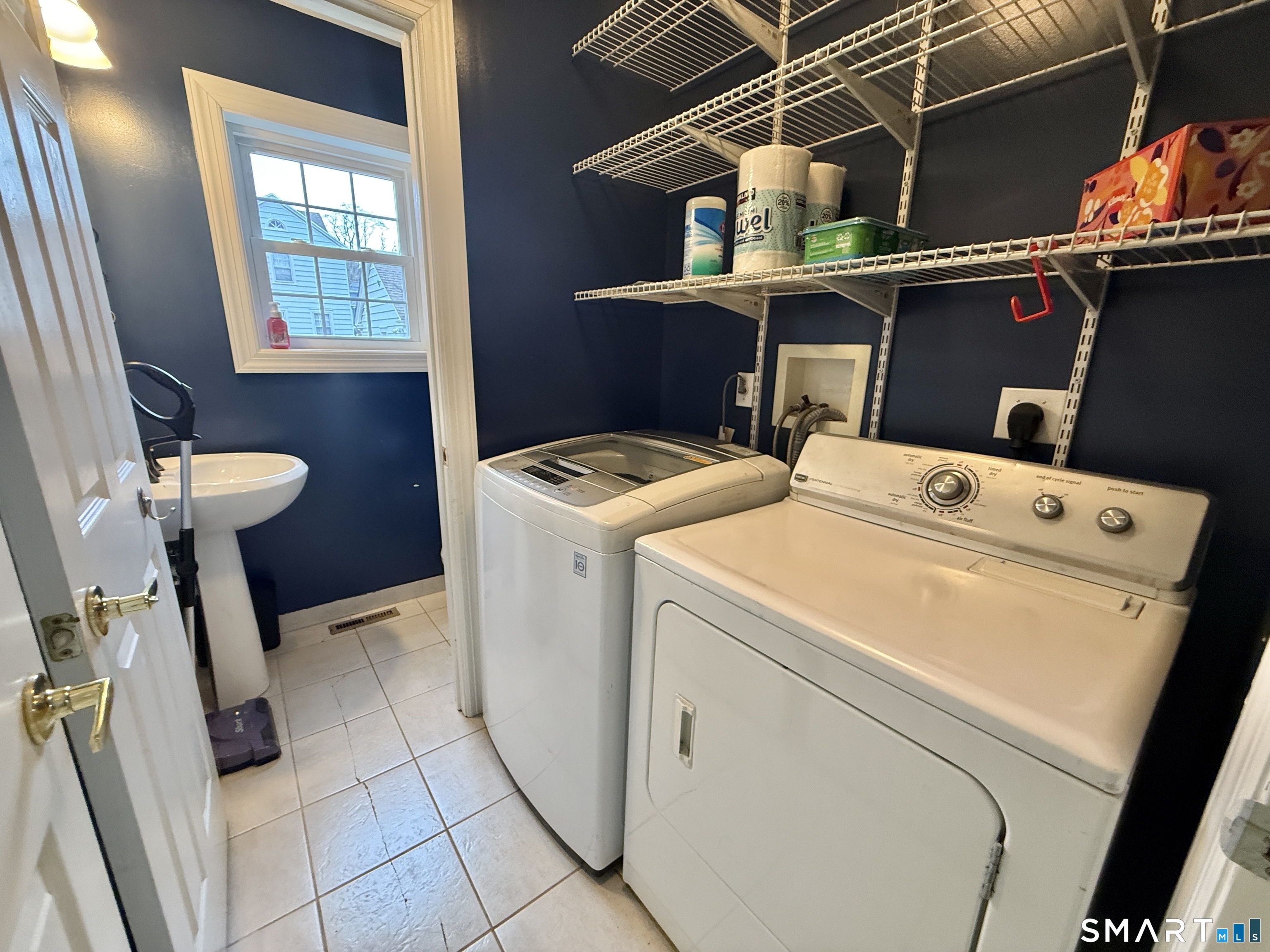 70 Renwick Place Bridgeport, CT 06604 - Photo 10 of 20 a utility room with dryer and washer