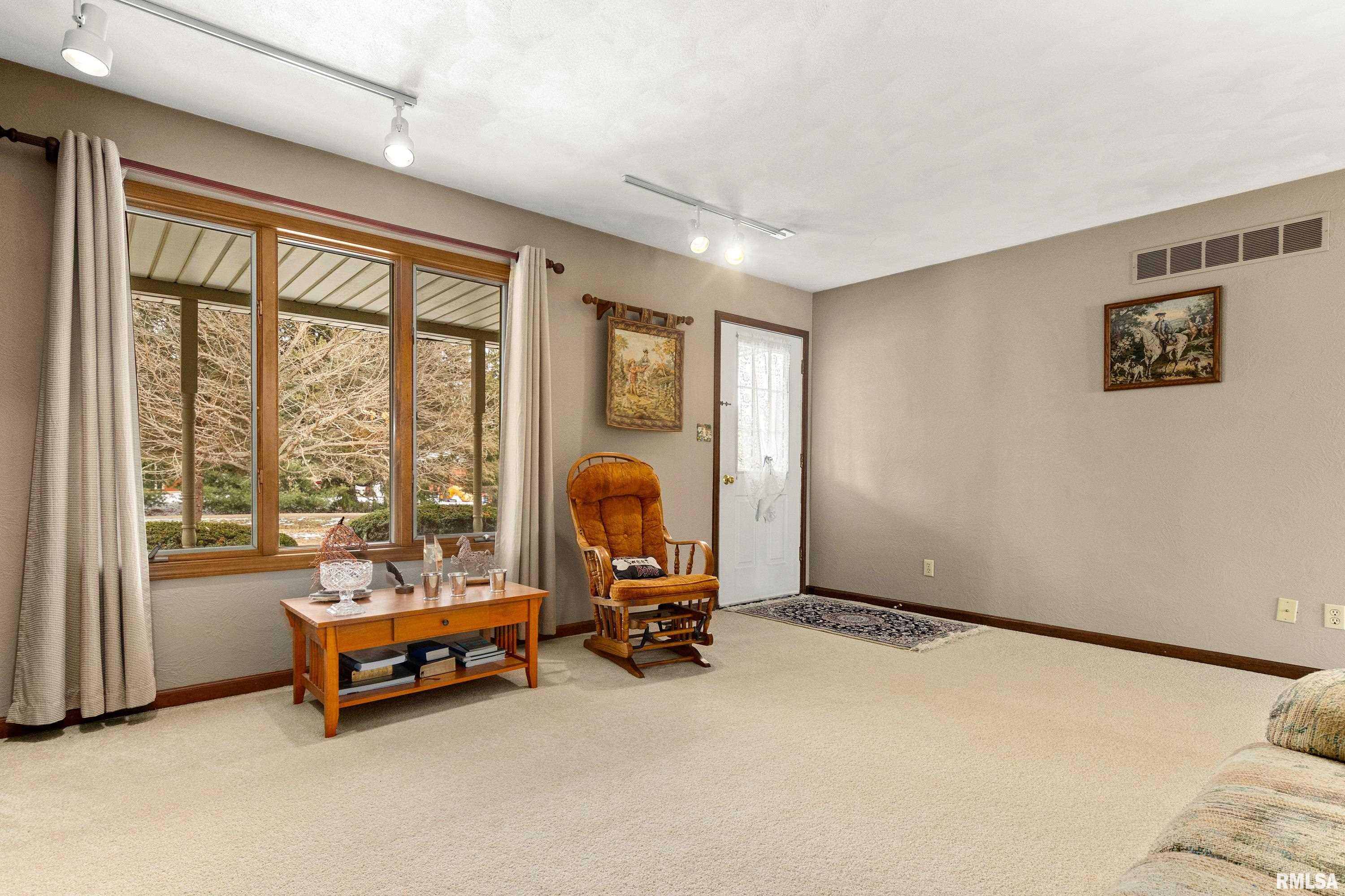 1522 North Stone School Road Elmwood, IL 61529 - Photo 9 of 77