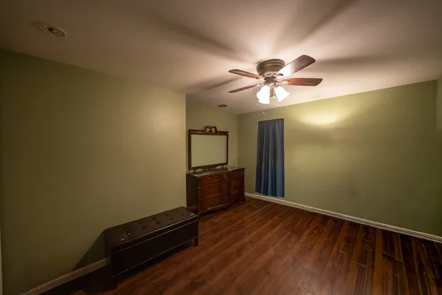 $311,900 | 2711 West 98th Place, Evergreen Park, IL 60805