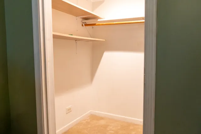 $311,900 | 2711 West 98th Place, Evergreen Park, IL 60805