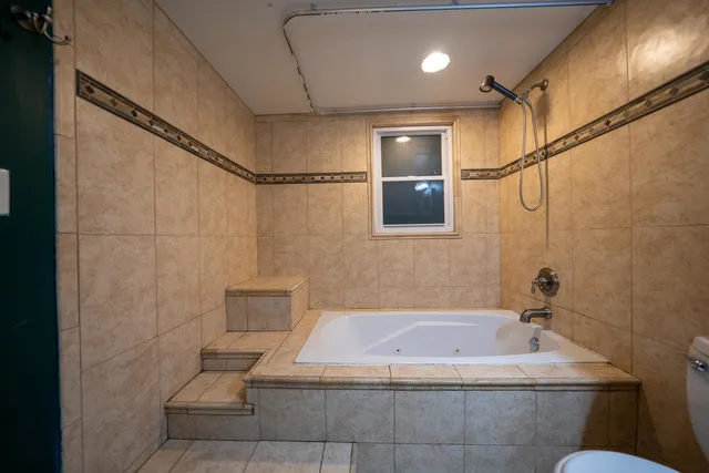 $311,900 | 2711 West 98th Place, Evergreen Park, IL 60805