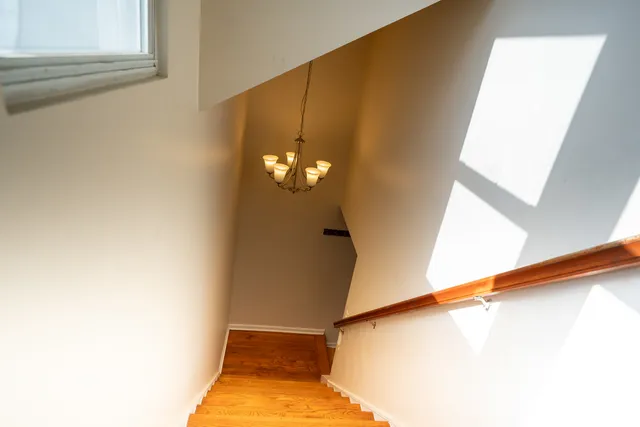 $311,900 | 2711 West 98th Place, Evergreen Park, IL 60805