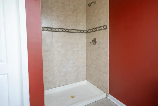 $311,900 | 2711 West 98th Place, Evergreen Park, IL 60805