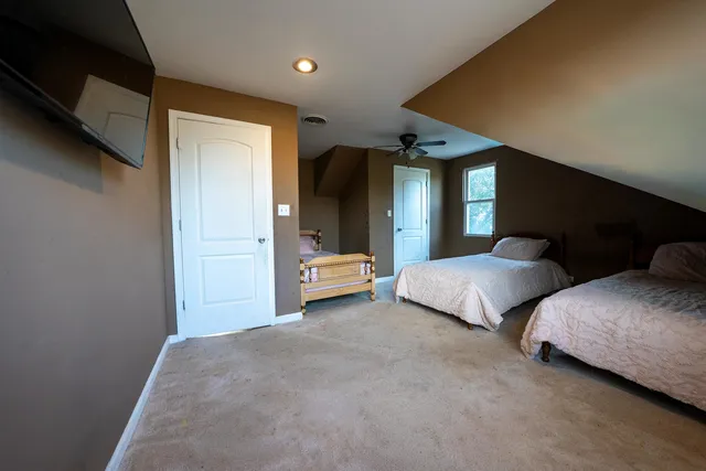 $311,900 | 2711 West 98th Place, Evergreen Park, IL 60805