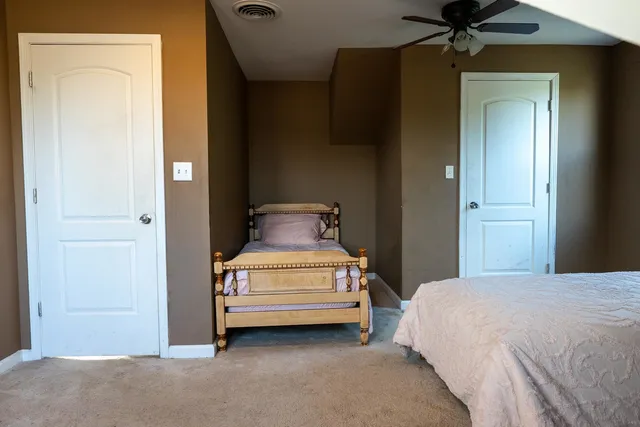 $311,900 | 2711 West 98th Place, Evergreen Park, IL 60805