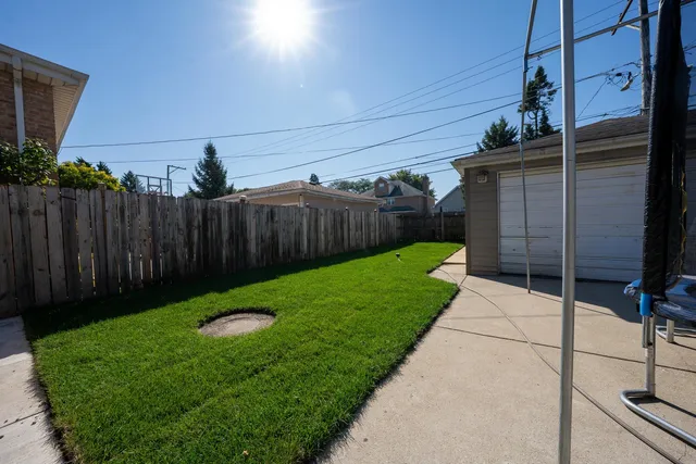 $311,900 | 2711 West 98th Place, Evergreen Park, IL 60805