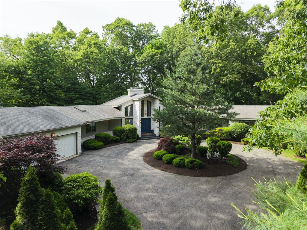 550 Wolf Swamp Road Longmeadow, MA 01106 - Photo 1 of 42