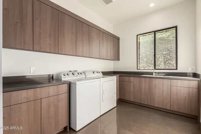 $1,475,000 | 43934 North 10th Street, New River, AZ 85087