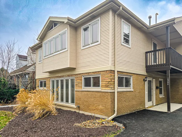 $639,000 | 1904 South Fairview Avenue, Park Ridge, IL 60068