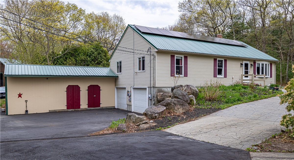 956 Reynolds Road Glocester, RI 02814 - Photo 2 of 28