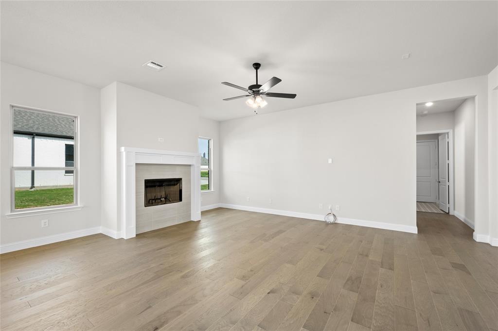 4017 Alpine Street Midlothian, TX 76065 - Photo 11 of 31 4017 Alpine Living Room2