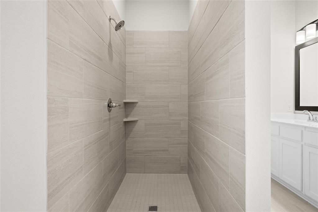 4017 Alpine Street Midlothian, TX 76065 - Photo 25 of 31 4017 Alpine Primary Bath3