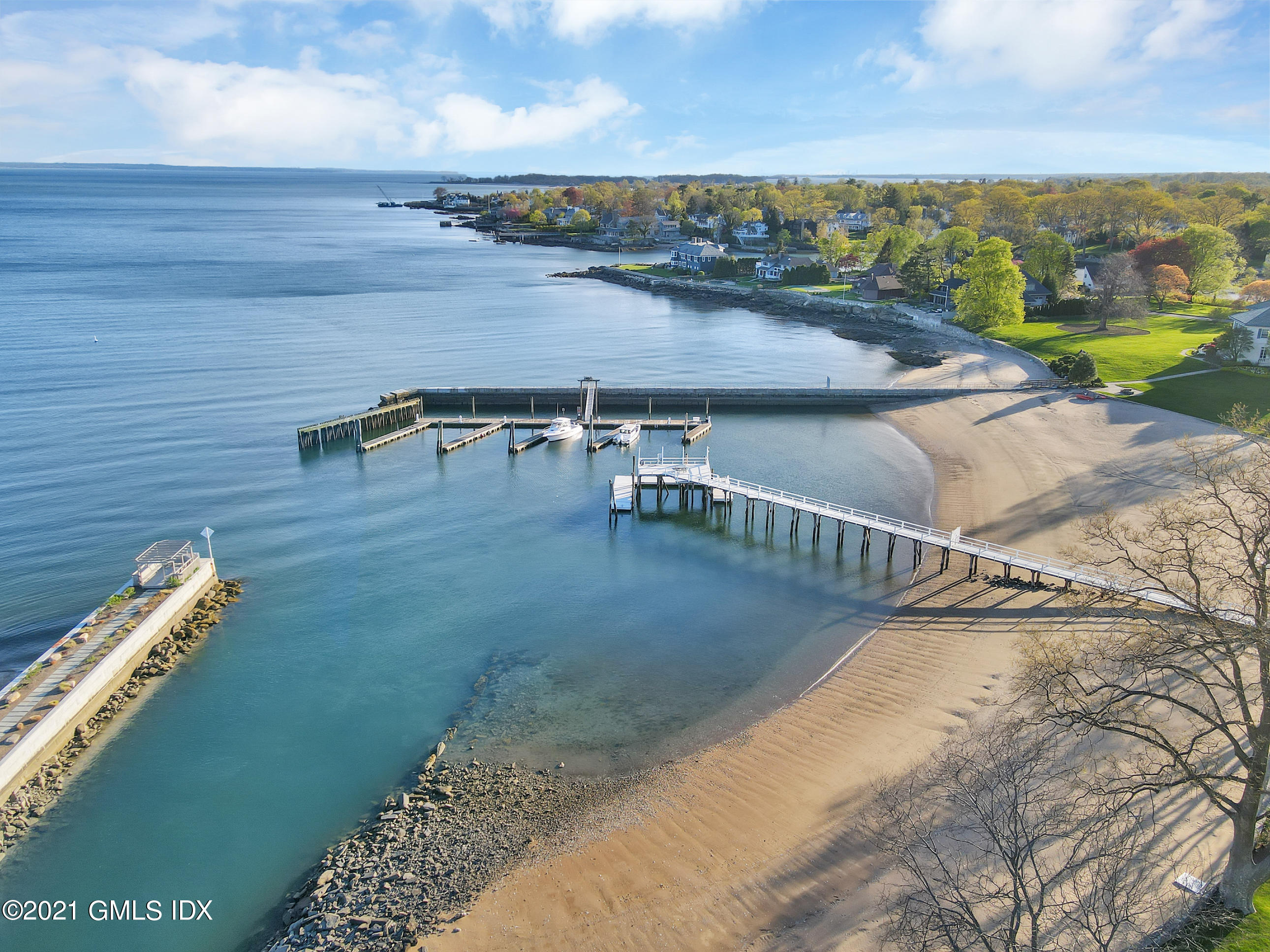 128 Cummings Point Road Stamford, CT 06902 - Photo 3 of 24 Association Beach with Dock